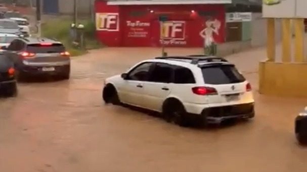 São Sebastião segue em estado de atenção após chuva de 127 mm causar alagamentos