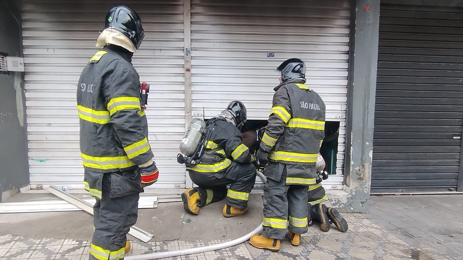 Bicicletaria sofre incêndio após bikes elétricas pegarem fogo no centro de Taubaté