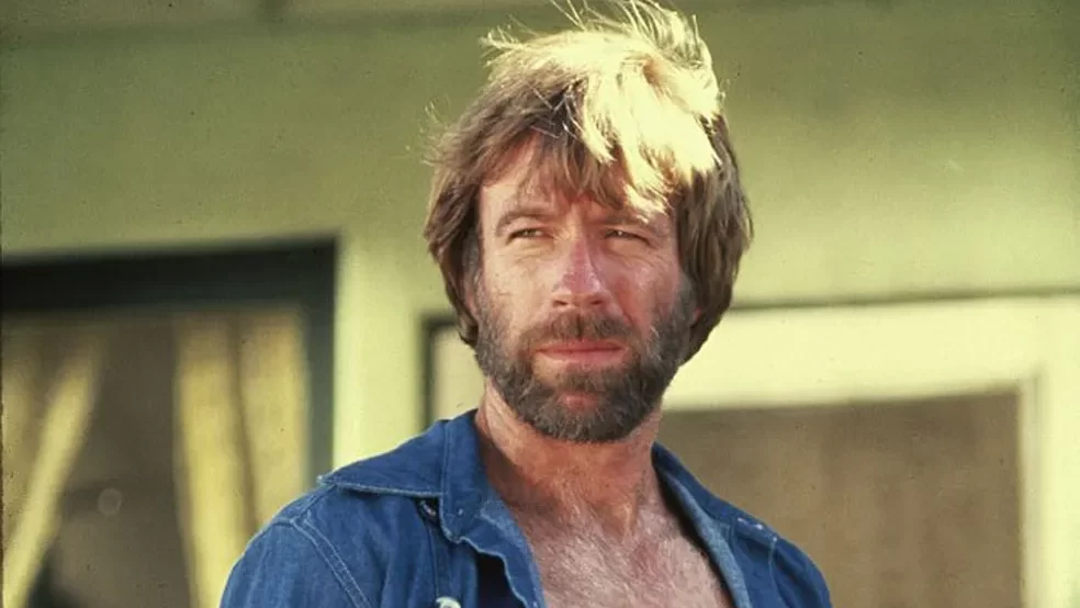 Chuck Norris, astro de filmes de ação e 'Walker, Texas Ranger', morre aos 86 anos