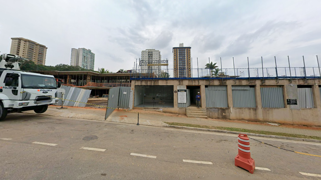 Novo shopping em construção provoca mudanças no trânsito da Avenida Salmão, no Aquarius