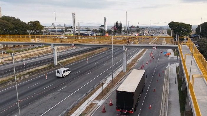 Via Dutra terá interdições nesta madrugada em São José para desmontagem de passarelas
