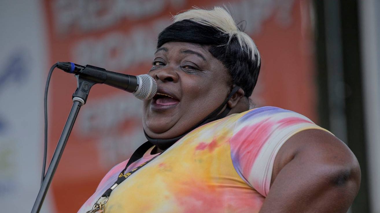Ex-caminhoneira, cantora 'herdeira do Blues' no Mississipi se apresenta de graça em SJC