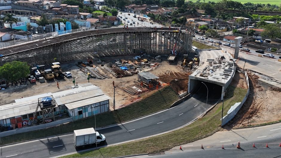 Prefeitura libera passagem inferior na obra de duplicação da Avenida Sebastião Gualberto