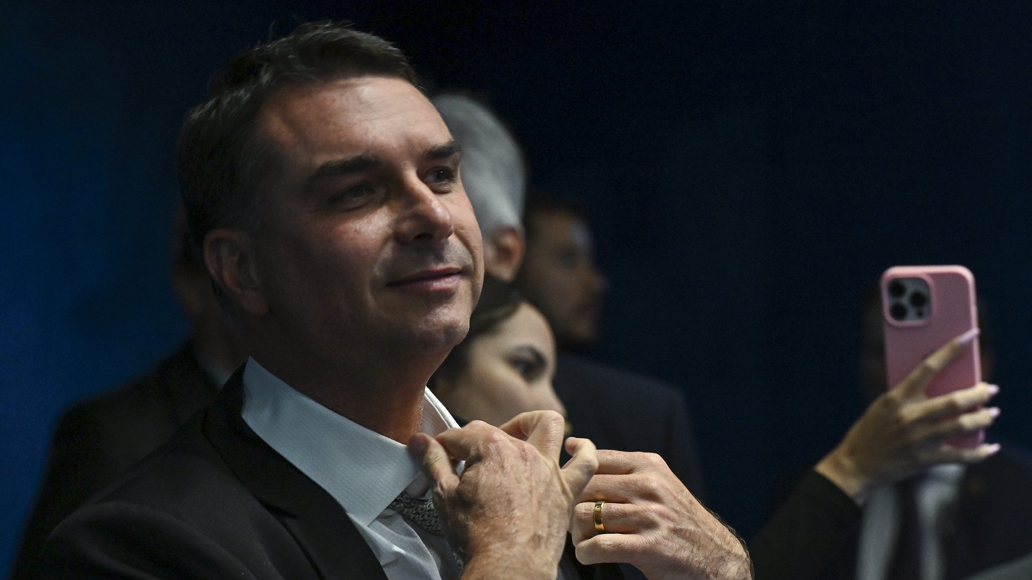 Câmara de São José dos Campos aprova título de cidadão joseense a Flávio Bolsonaro