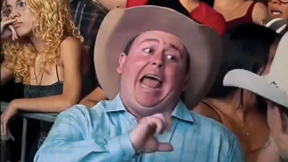 Prefeito de Jambeiro viraliza ao cantar 'Sabor Cowboy' durante show na cidade