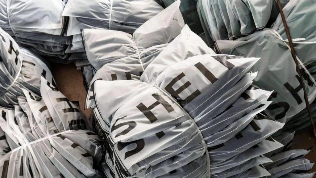 Governo anuncia fim da “taxa das blusinhas” para compras internacionais de até US$ 50