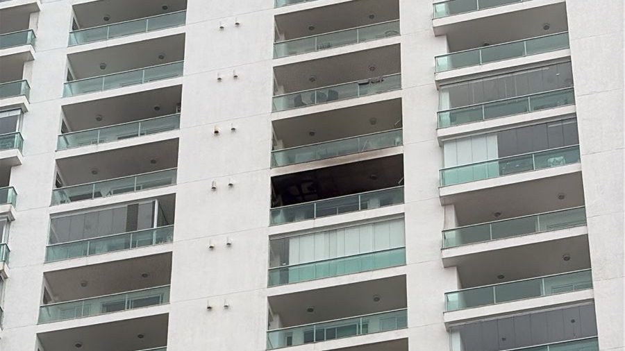 Apartamento pega fogo no mesmo condomínio onde homem invadiu casa da vizinha em SJC