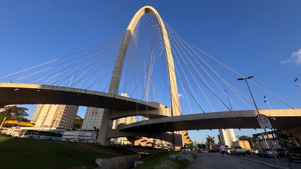 Ponte estaiada passa por inspeção e terá bloqueios parciais até o início de junho