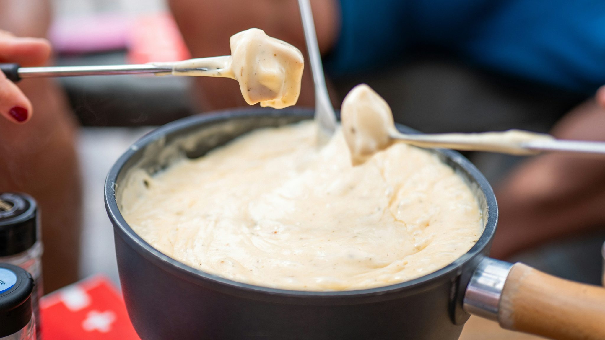 Alguém mais sentiu clima de fondue no ar?