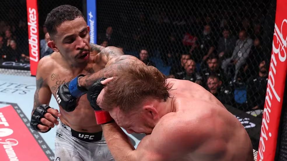 Taubateano Carlos Prates domina ex-campeão e vence por nocaute no UFC Perth