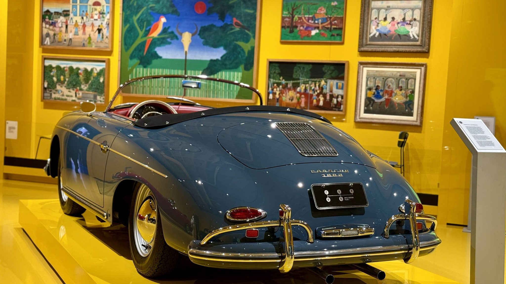 CARDE reabre com acervo renovado e traz raridades como Porsche 356 Speedster e Lotus Omega Biturbo