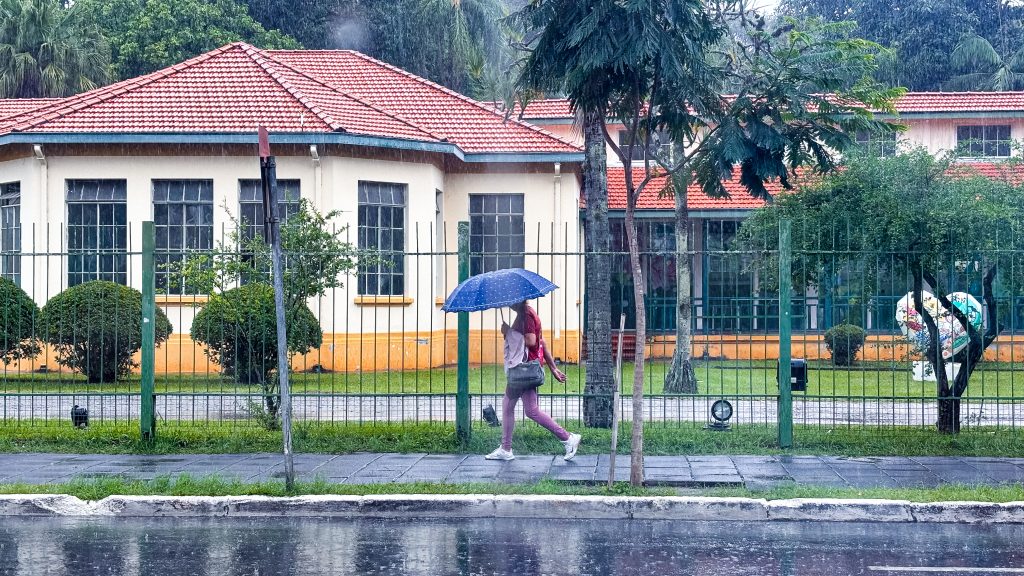 Inmet emite alerta de tempestade para o Vale do Paraíba com risco de granizo e ventos de até 60 km/h