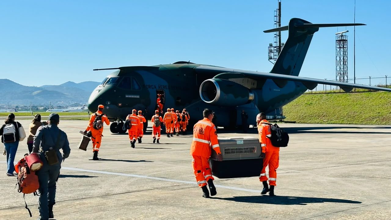 Brasil já realizou quatro voos de ajuda humanitária à Venezuela com bombeiros, suprimentos e remédios