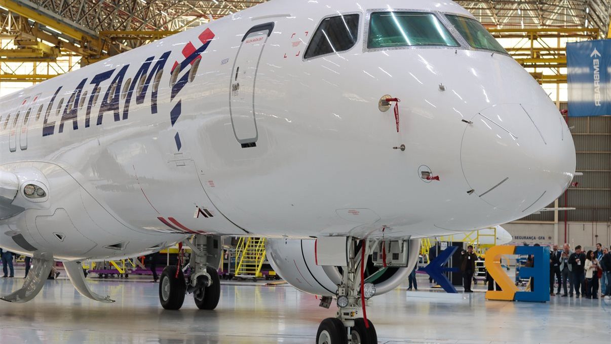 Latam apresenta em São José o primeiro jato Embraer E195-E2 de encomenda bilionária