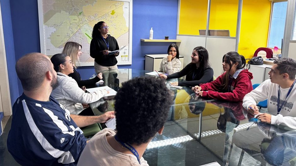 Prefeitura de São José abre processo seletivo para 12 vagas de estágio; bolsa pode passar de R$ 1 mil