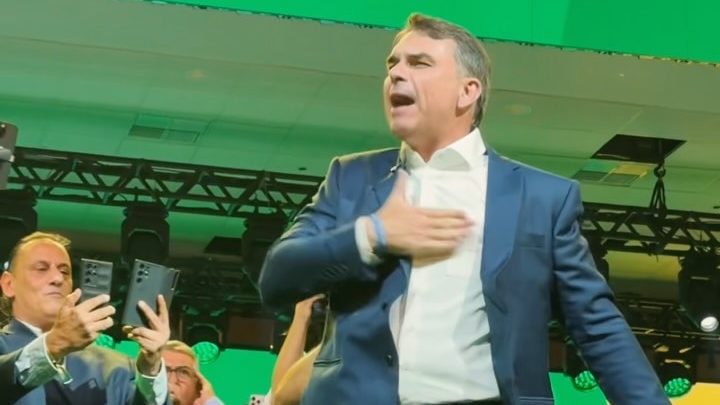 Em convenção em SP, PL lança Flávio a presidente da República