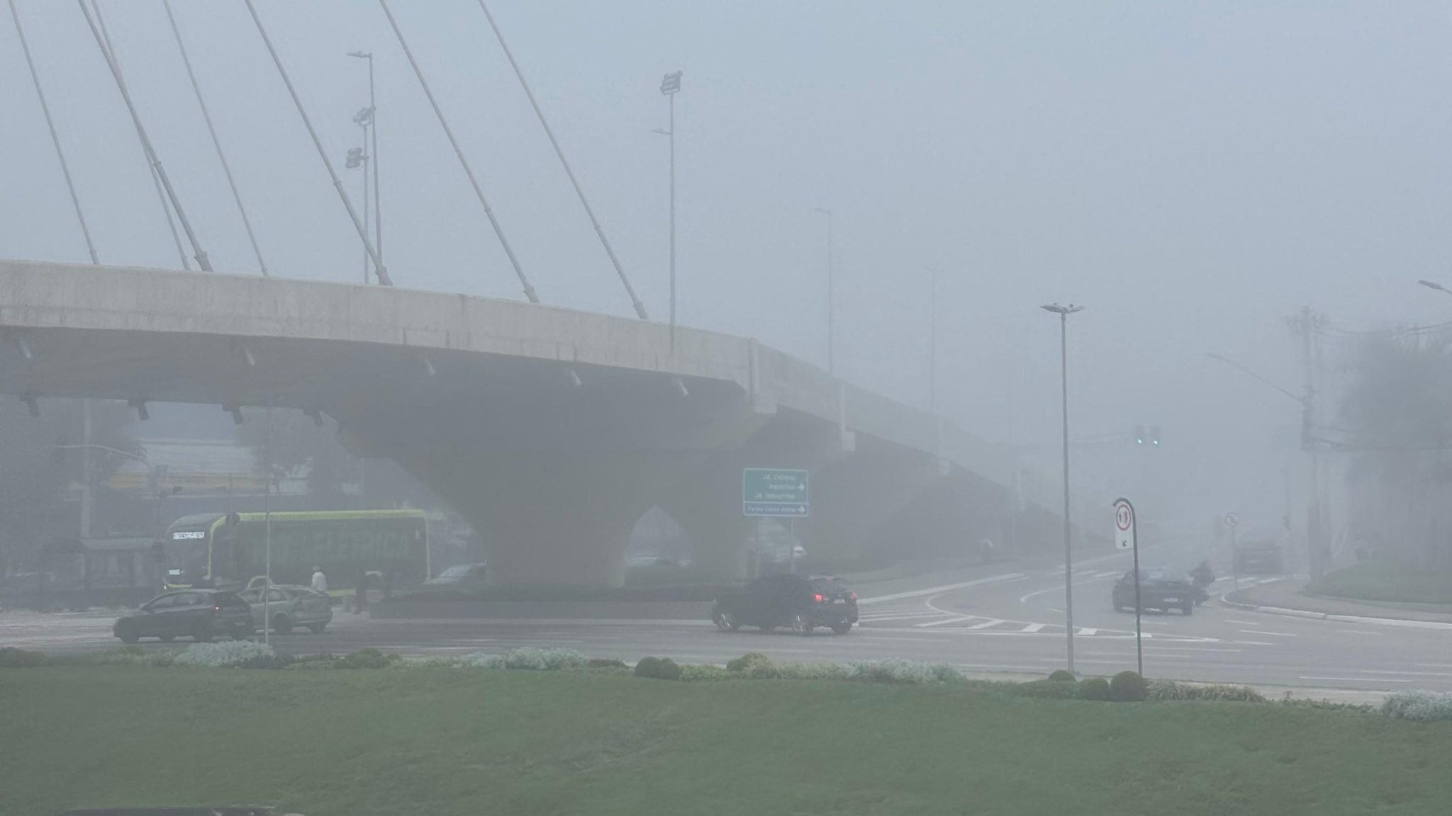 São José dos Campos amanhece dominada pela neblina; frente fria deve diminuir temperatura