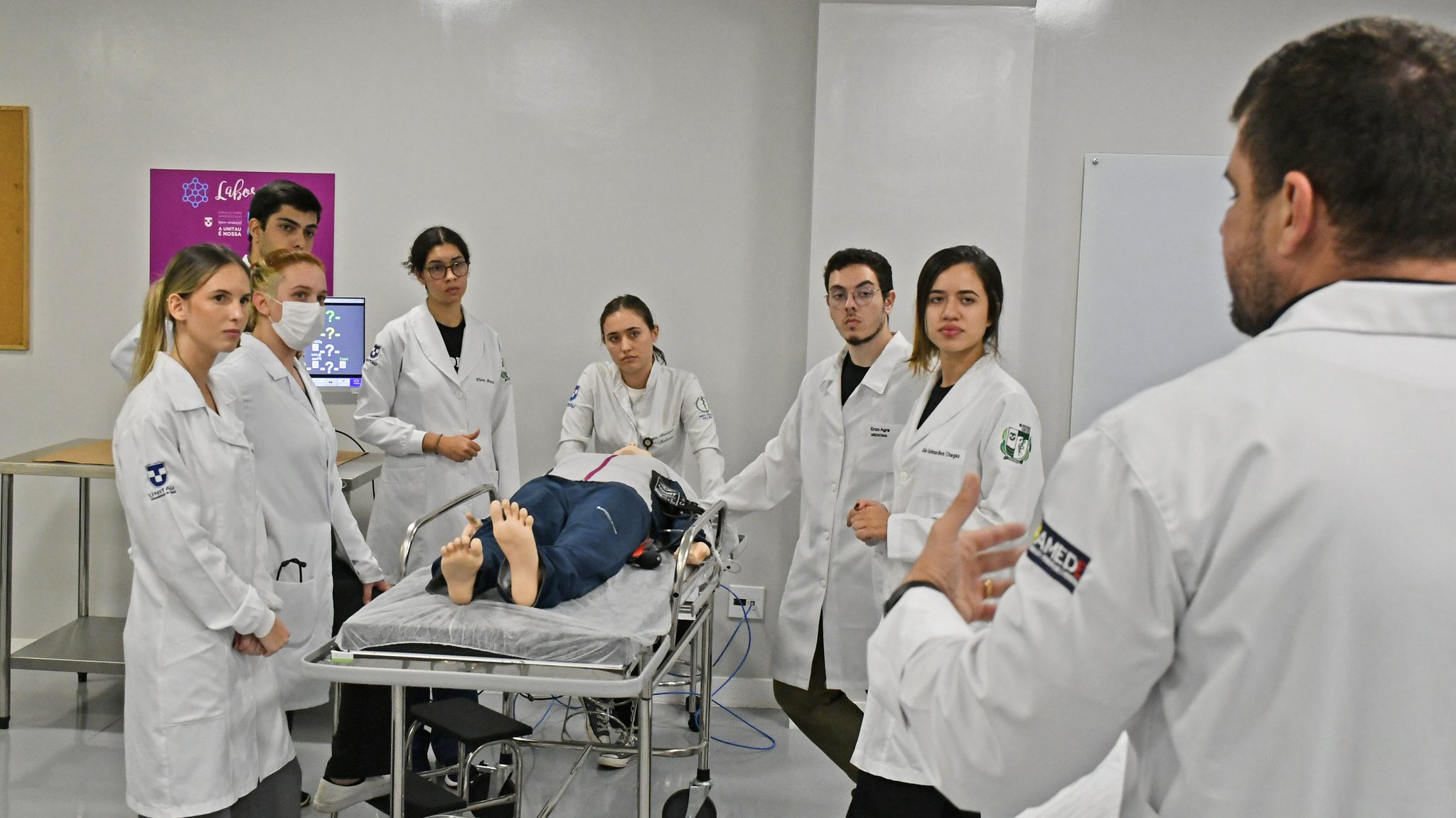 Primeira turma de Medicina UNITAU campus Caraguá inicia internato