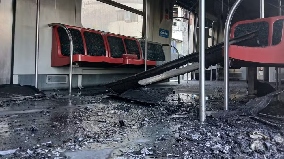 Explosão em trem da Linha 12-Safira provoca caos e paralisa três linhas em SP