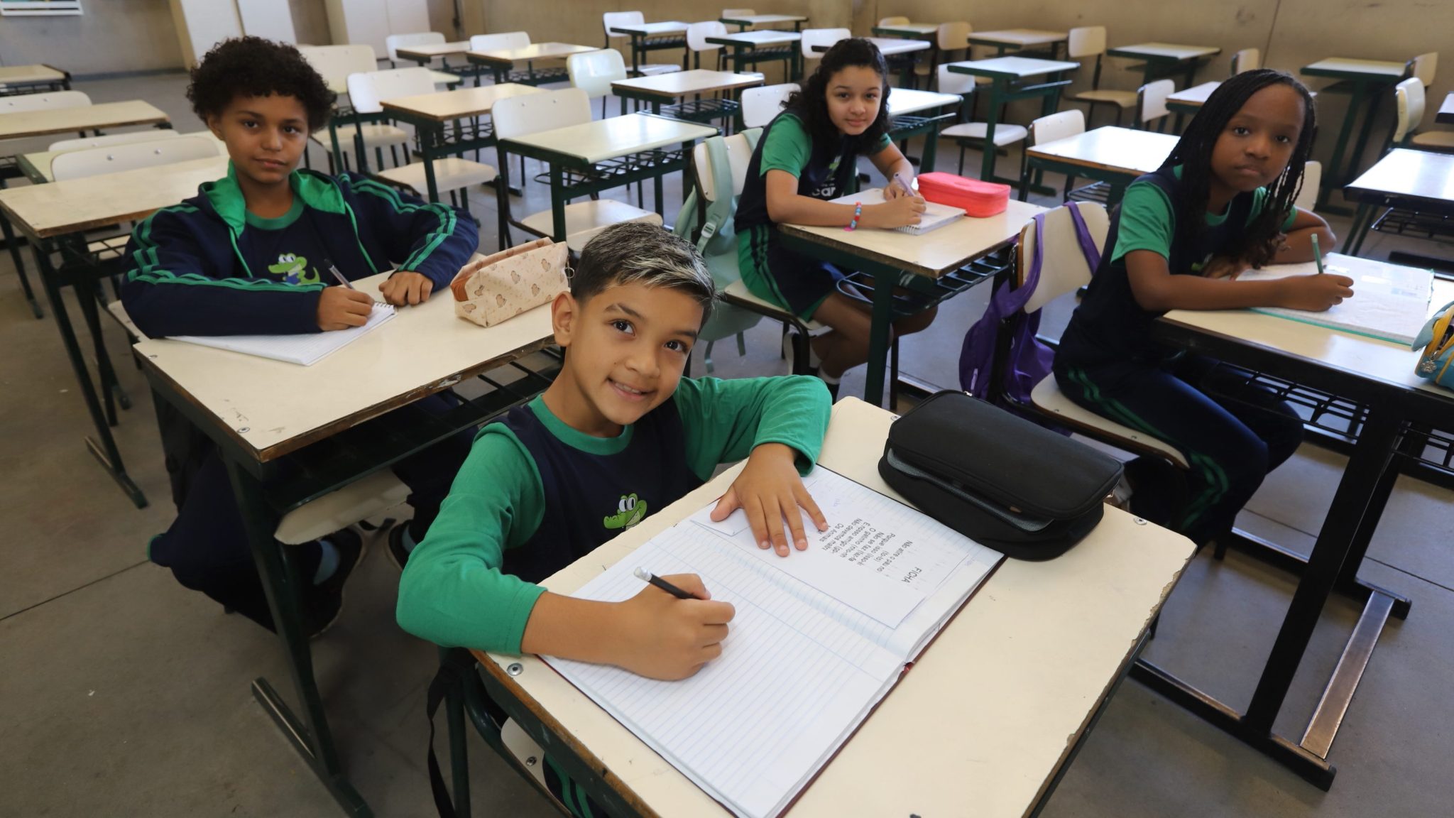 Prefeitura avança com entregas de uniformes com itens de inverno para mais de 12 mil crianças, em Jacareí