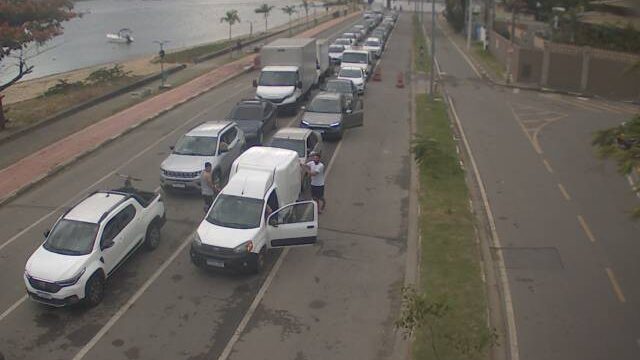 Travessia de balsa entre São Sebastião e Ilhabela é retomada após 2h de suspensão