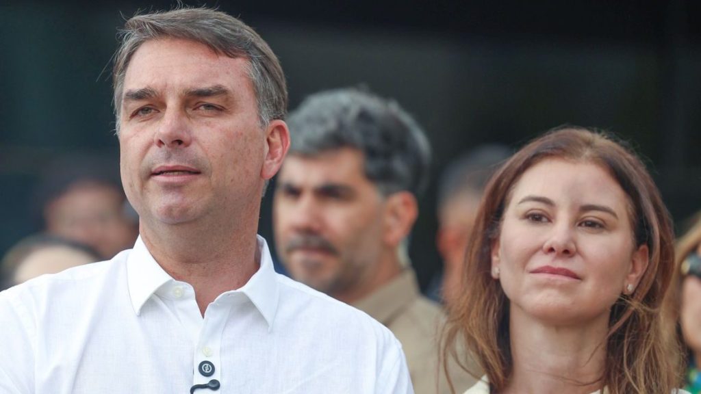 Flávio Bolsonaro viaja para os EUA em jato particular após passar por Argentina e Equador