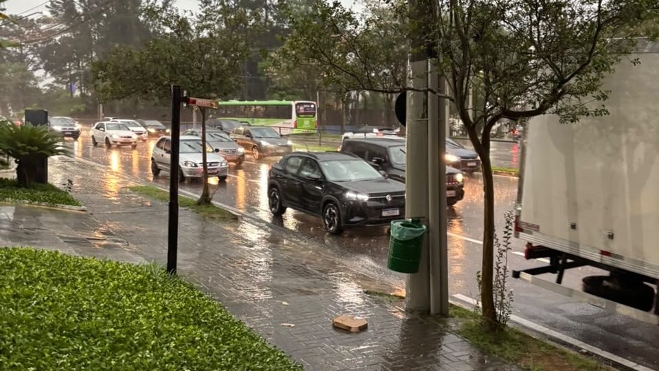 Vale do Paraíba tem alerta de tempestade com ventos fortes e granizo até sábado (24)