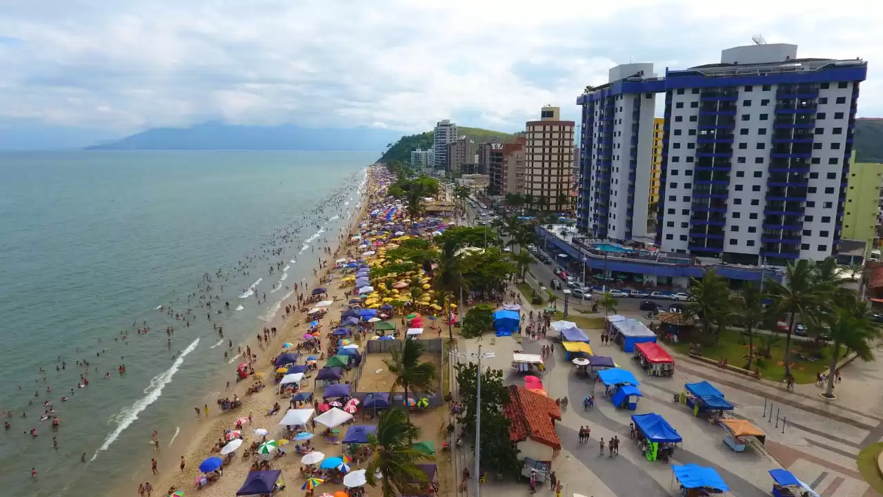 Visão geral da Praia Martins de Sá, em Caraguatatuba