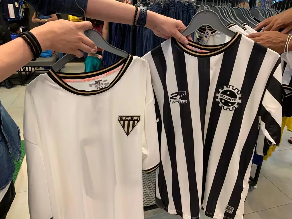 Camisas que homenageiam história da Águia do Vale
