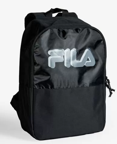 Mochila Fila na cor preta, com o logo na frente, em um fundo branco.