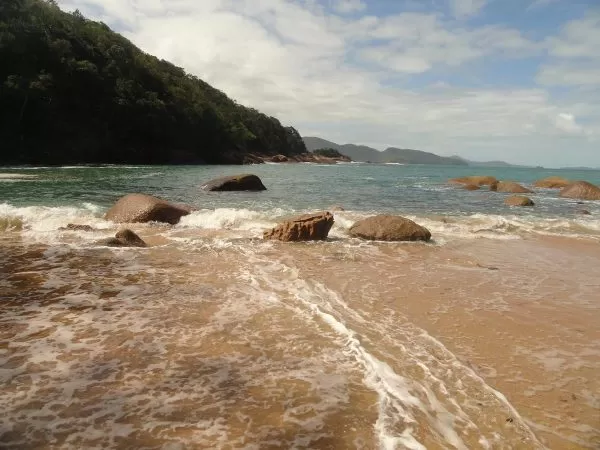 praia da raposa, uma das melhores praias desertas de ubatuba