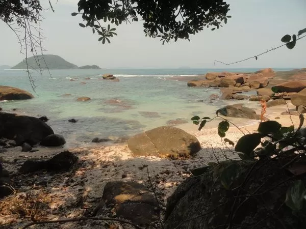 praia das conchas, uma das melhores praias desertas de ubatuba