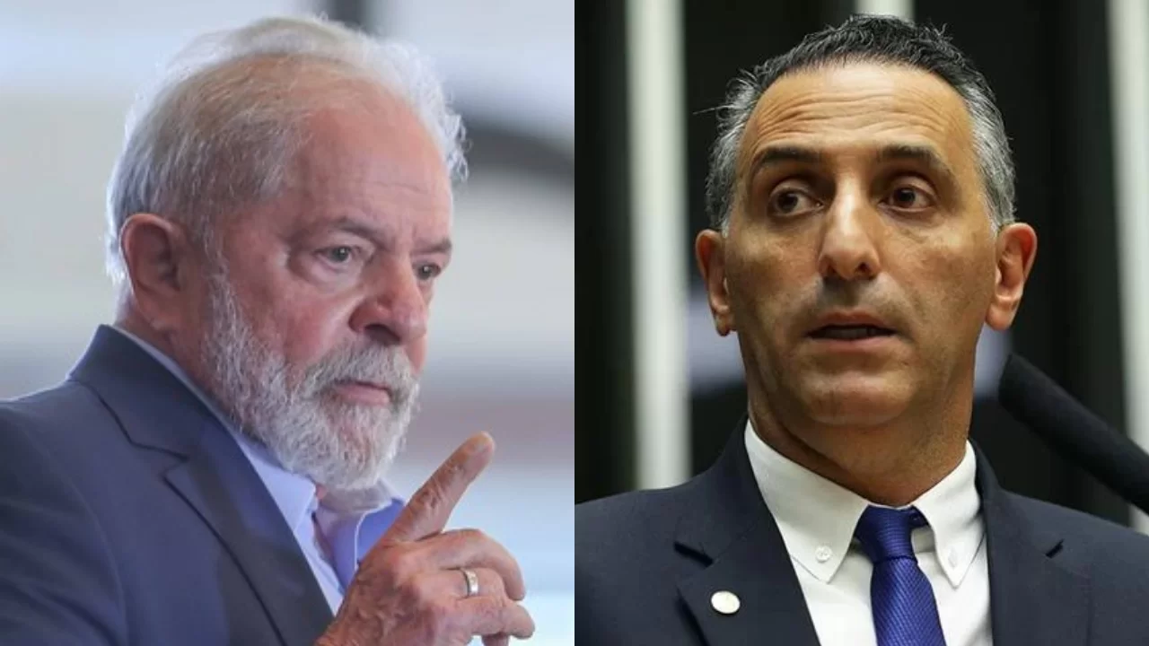 Eduardo Cury fala sobre PT e Lula; foto mostra ambos um ao lado do outro, em uma arte, com terno, camisa branca e fundo escuro.