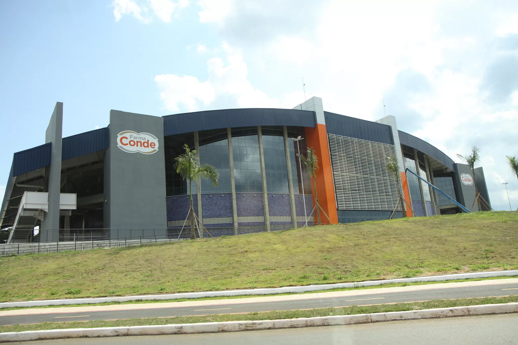 fachada da entrada da farma conde arena, em são josé dos campos