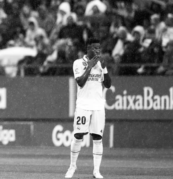 Jogador Vinícius Júnior, do Real Madrid, em campo de futebol