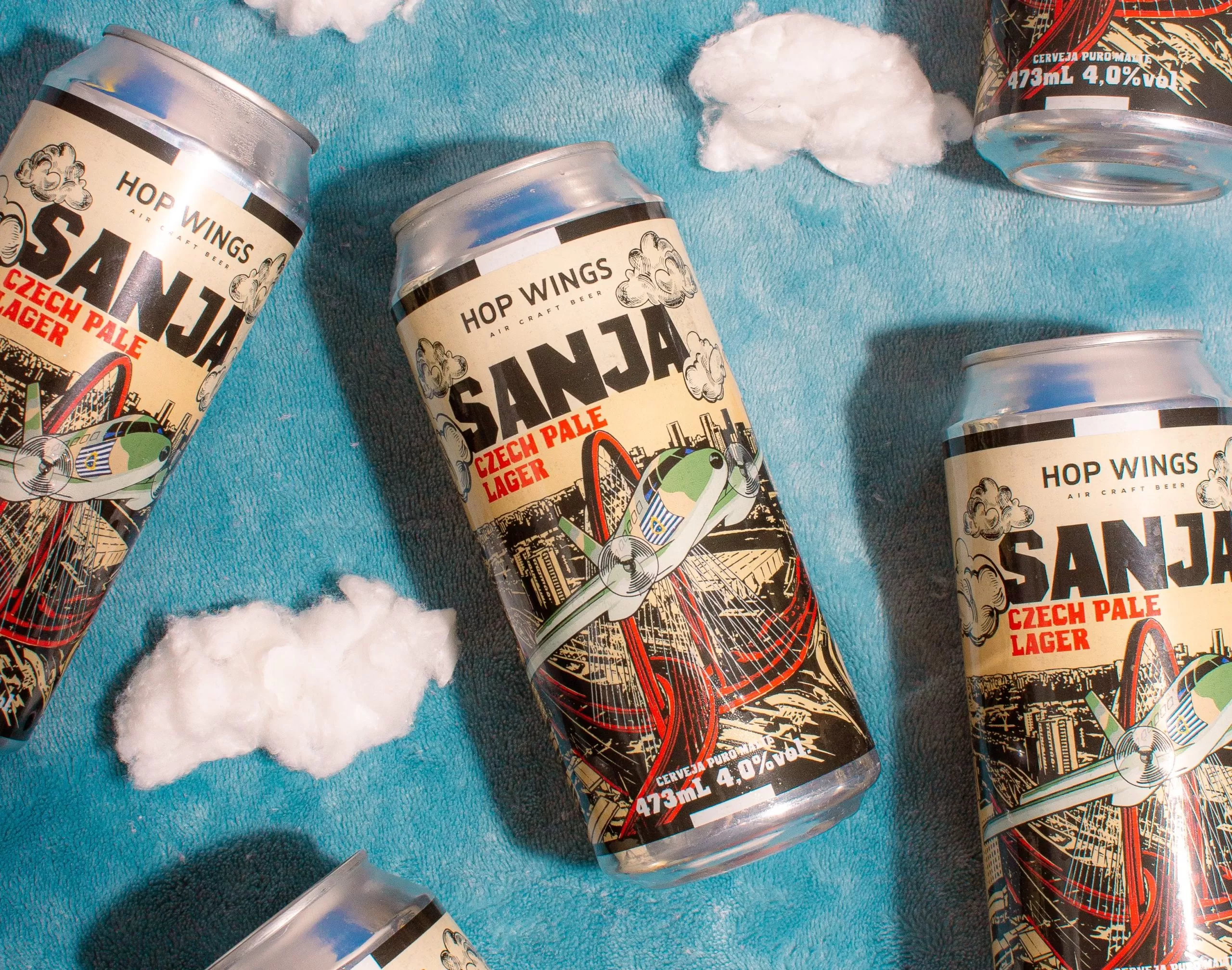 cerveja sanja em fundo que se assemelha ao céu