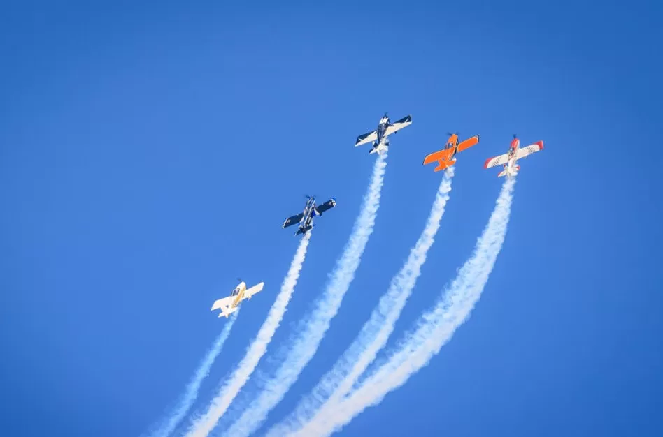 aviões da esquadrilha ceu em formação no céu