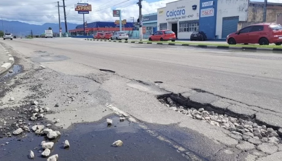 trecho da rodovia sp-55 em caraguatatuba