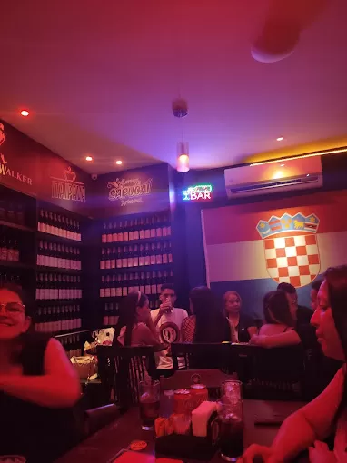 interior do croácia sports bar em sjc