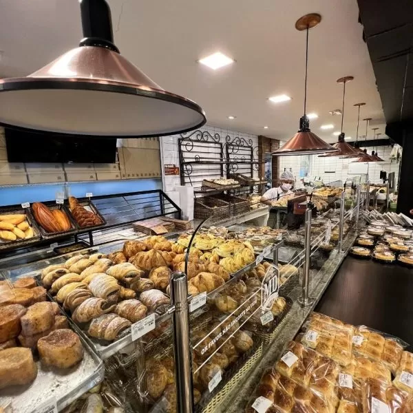 vitrine de pães na padaria md em sjc