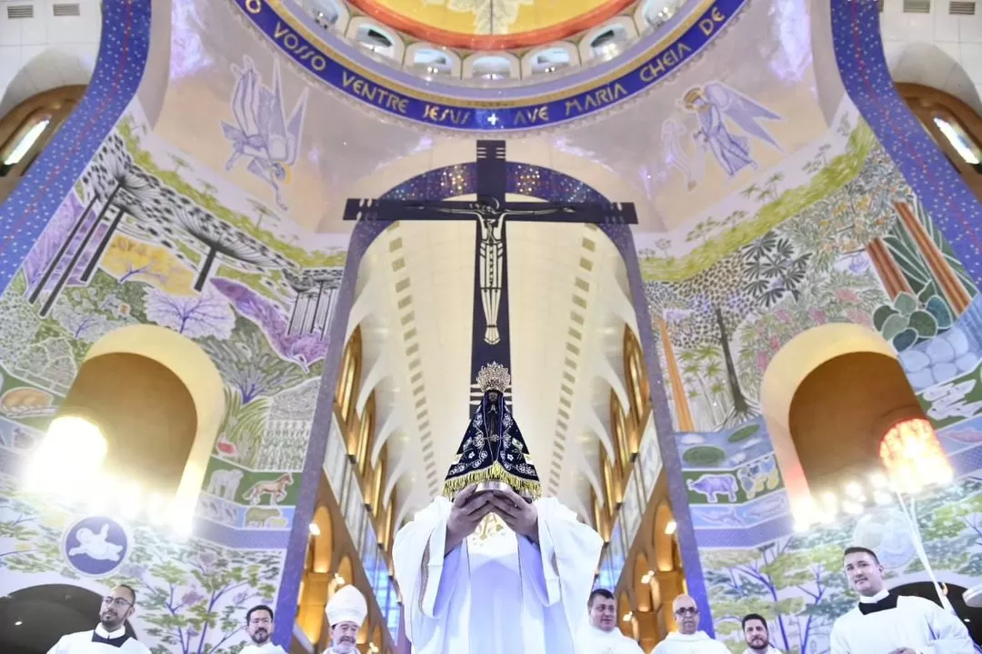 Missa solene de Nossa Senhora Aparecida foi celebrada por Dom Orlando Brandes