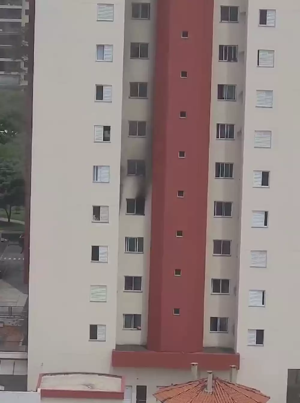 Incêndio em apartamento no Jardim Aquarius em São José