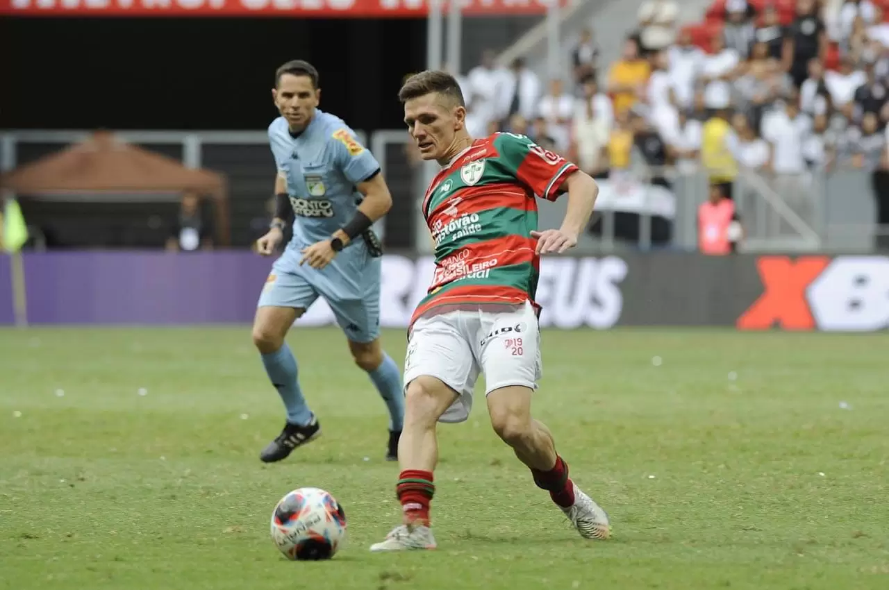 volante diogo marzagão, reforço do são josé, em campo pela portuguesa