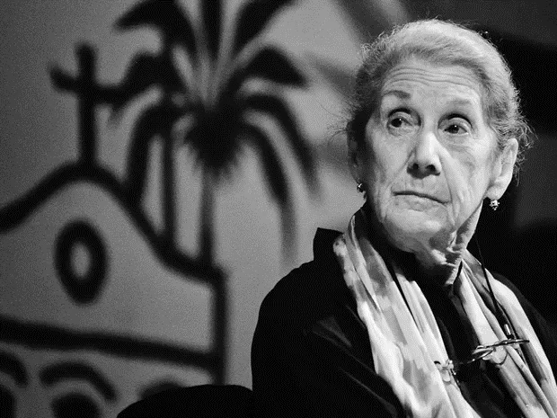nadine gordimer me foto preto e branca na flip 2007