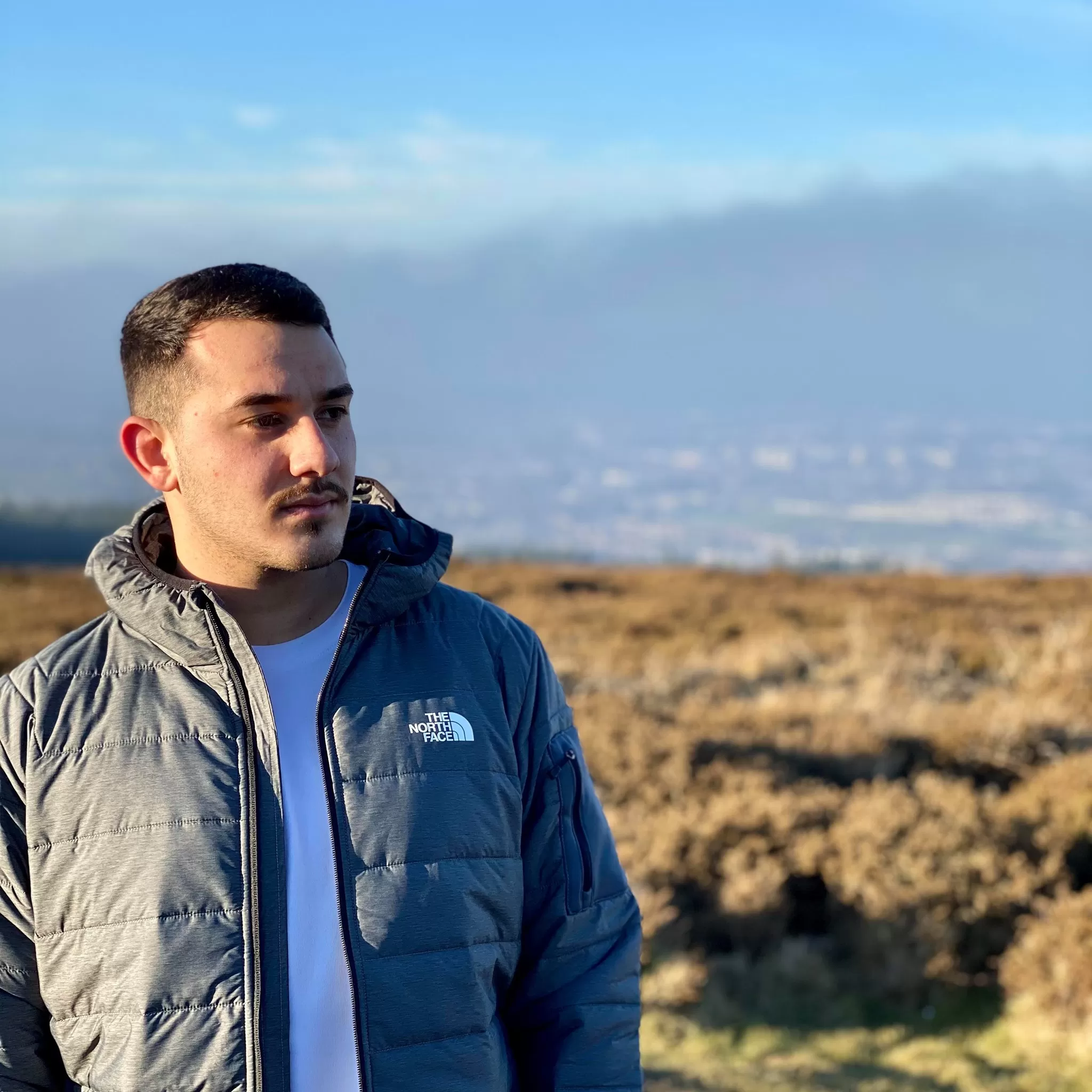 João Henrique, filho do prefeito de SJC, que recebeu alta do hospital após ter perna amputada na Irlanda