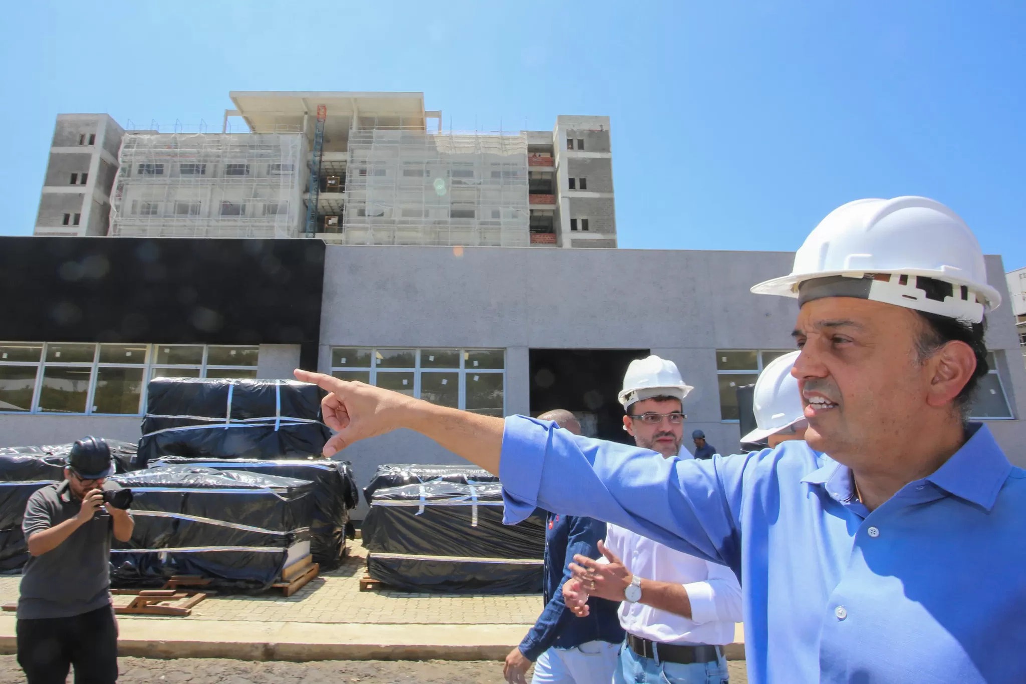 Felicio Ramuth em visita a construção do Hospital Regional de Cruzeiro