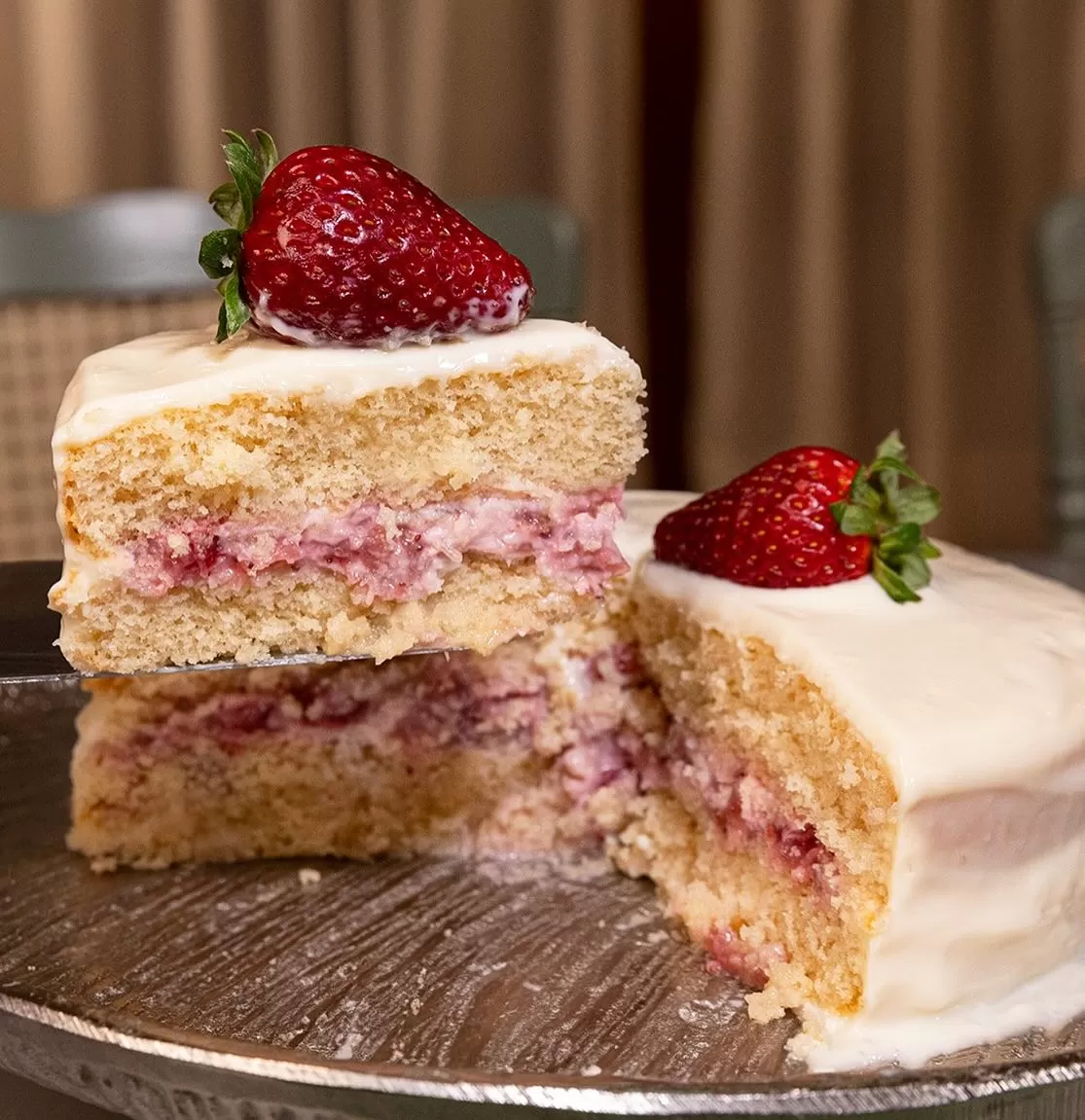 Bolo de morango da Casa de Bolos, que faz bolo de festa em SJC