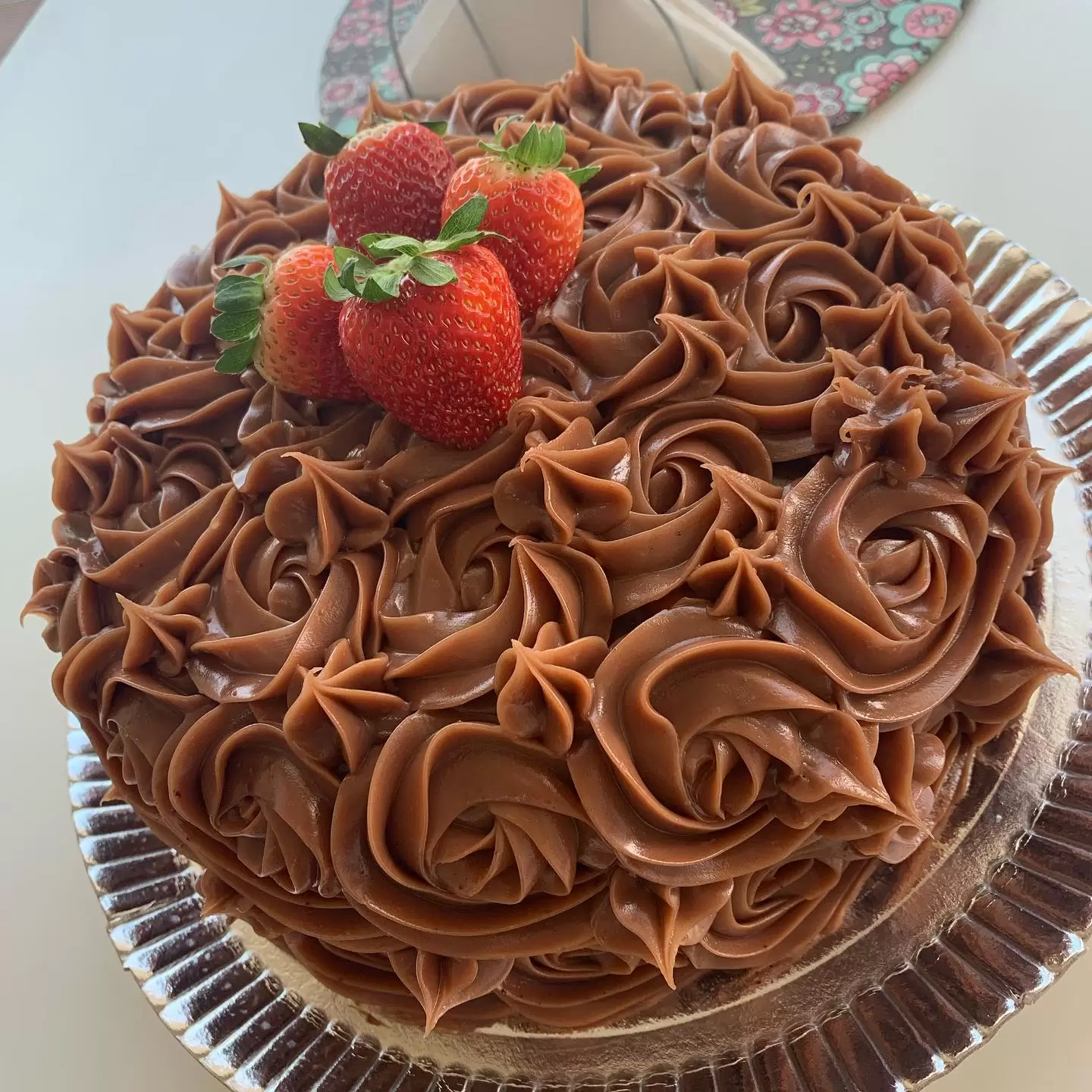 Bolo de brigadeiro cremoso da Fabiana Bolos, que faz bolo de festa em SJC