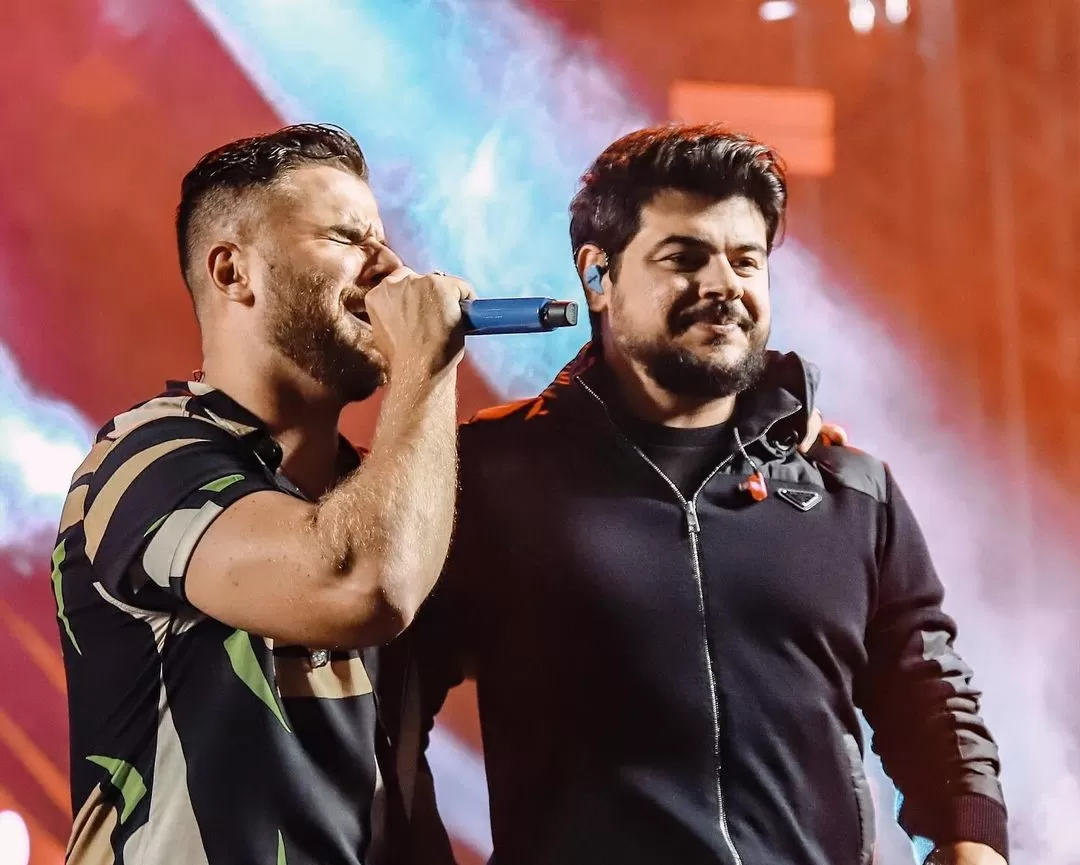 zé neto e cristiano, cantando durante show, estarão no carnaval em sjc