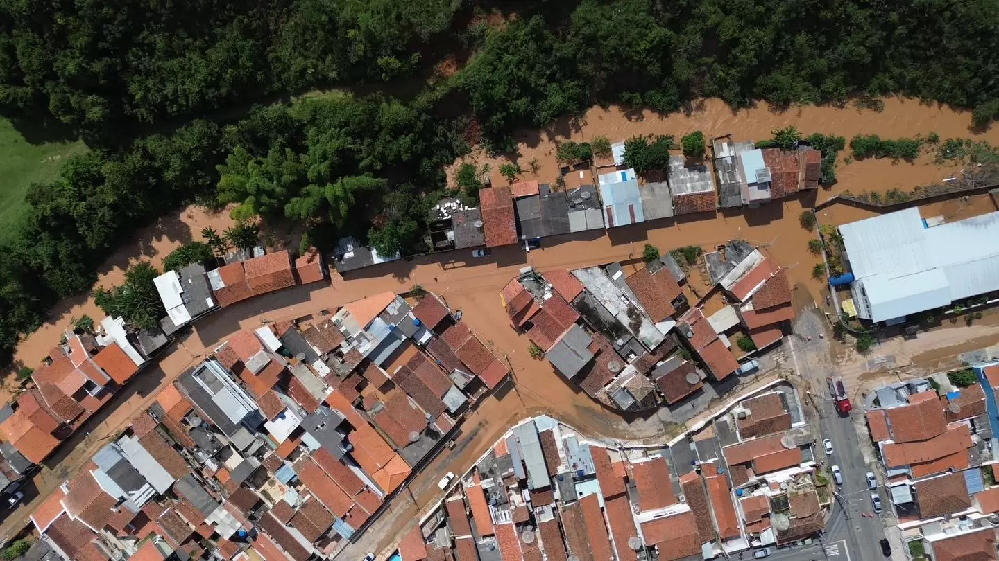 Alagamento após chuvas no bairro Tamandaré em Guaratinguetá; que decretou estado de emergência